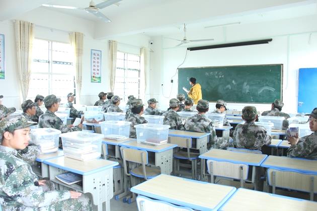 问题小孩特训学校(问题小孩特训学校选