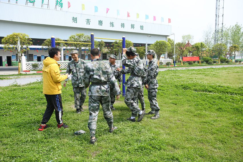 老師與學生玩小游戲(圖1)