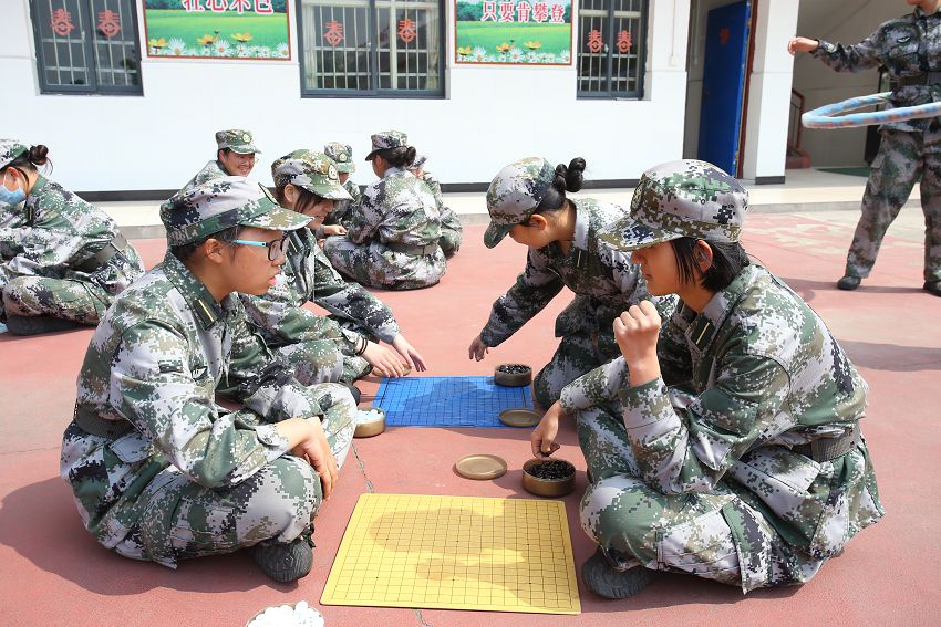 中国“鸡娃”式教育，你家孩子在哪层？(图2)