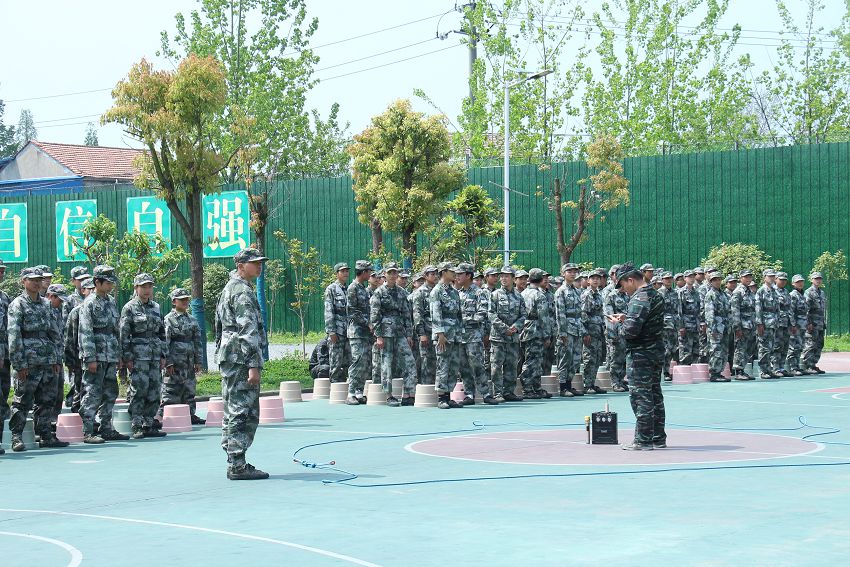 遇到叛逆的孩子怎么辦，孩子叛逆的原因有哪些(圖1)