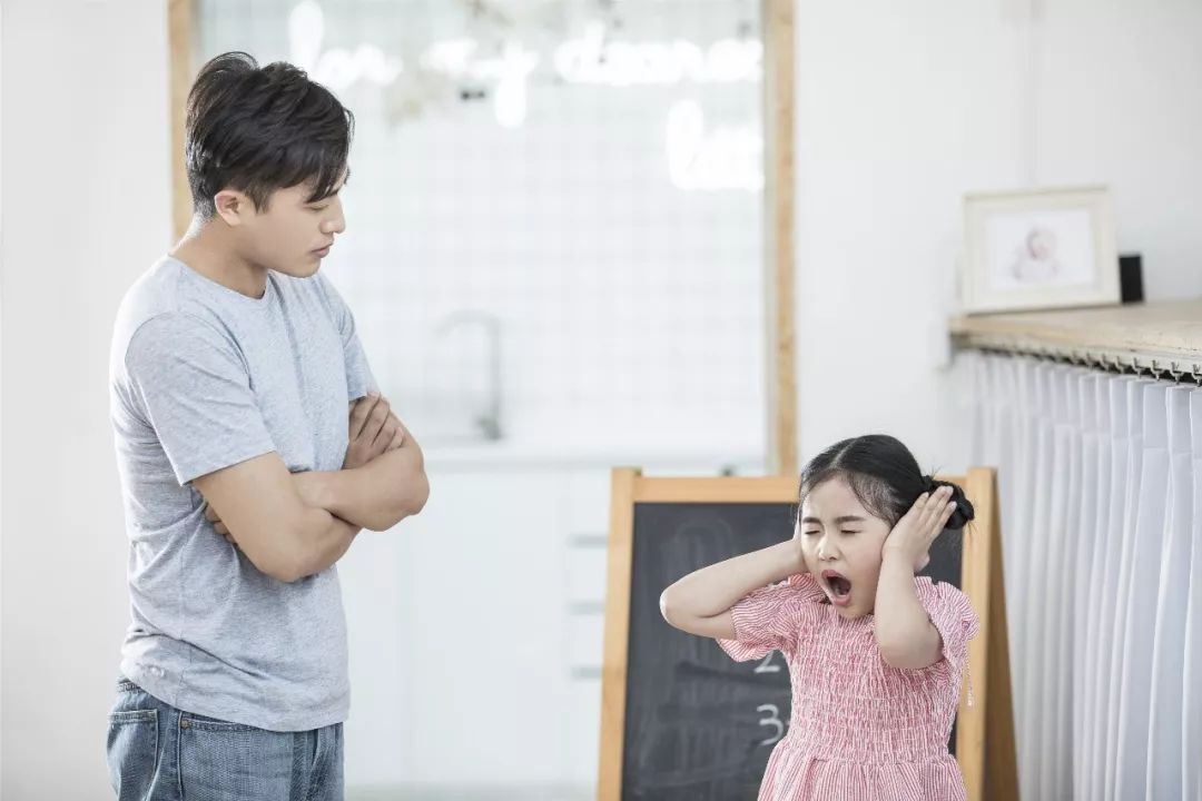 对于叛逆期的女孩子该怎么劝说？,叛逆期女生应该怎么教育