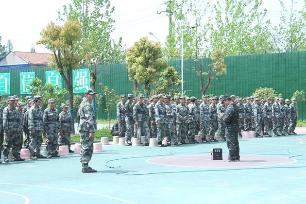 叛逆期孩子教育學校(叛逆期孩子老師怎么管)(圖1)